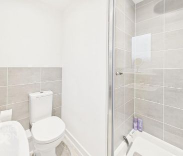 4 bedroom detached house to rent - Photo 2