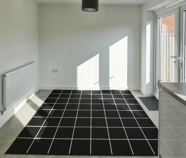 3 bedroom semi-detached house to rent - Photo 2