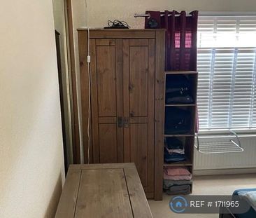 2 bedroom semi-detached house to rent - Photo 4