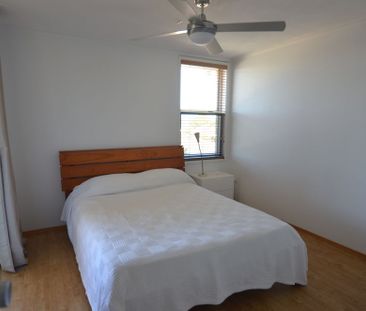 FULLY FURNISHED UNIT OVERLOOKING THE TWEED RIVER - Photo 4