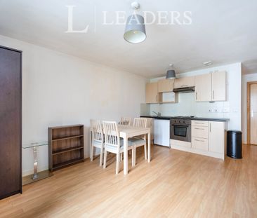 apartment to rent The Roundhouse, Gunwharf Quays, Portsmouth, PO1 - Photo 2