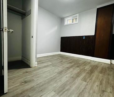 For Lease - 827 Stainton Drive, Mississauga, Ontario - Photo 2