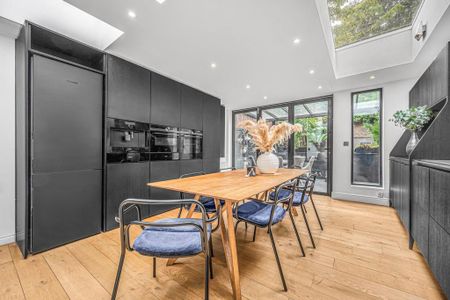 4 bedroom terraced house to rent - Photo 3