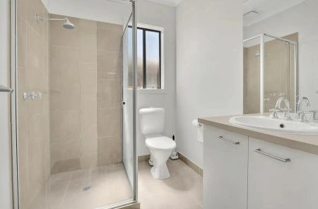 “Beautiful Family Home in a Prime Craigieburn Location!” - Photo 3