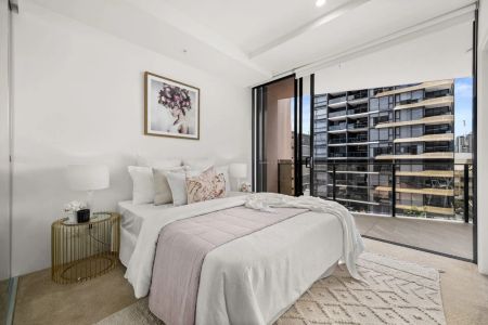 Sophisticated South Brisbane Apartment in the Prestigious SkyNeedle Precinct - Photo 4