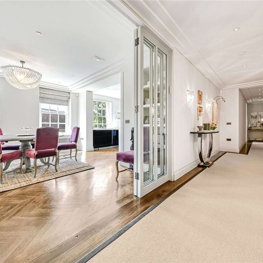 Lateral five bedroom apartment set within a prestigious block in St Johns Wood with porter and parking - Photo 1