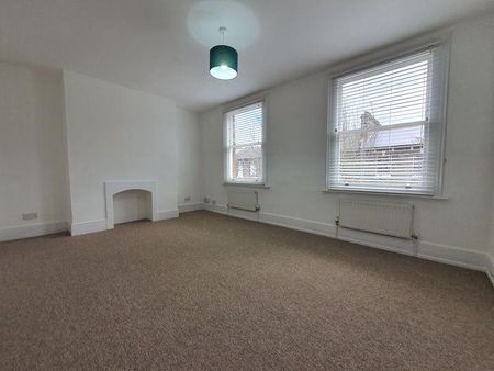 3 bedroom flat to rent - Photo 3