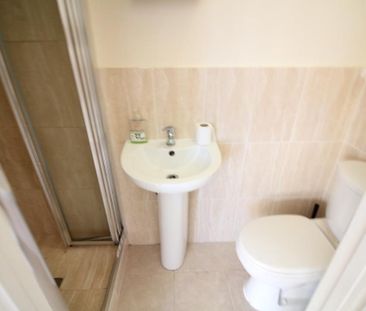 Hanworth Road, Hounslow - Photo 4