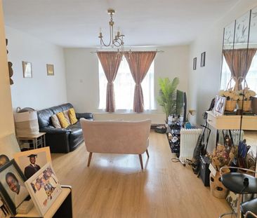 3 Bedroom House - Terraced To Let - Photo 3