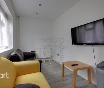 1 bedroom in a house share to rent - Photo 3