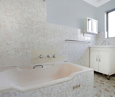 BRIGHT, SUN FILLED ONE BEDROOM UNIT - Photo 3