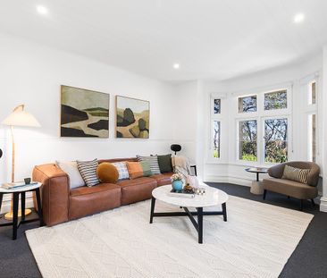 'Glenview', a beautifully renovated landmark sandstone residence - Photo 5