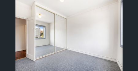 Renovated Art Deco in Convenient Location - Photo 5