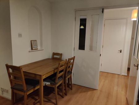 2 Bed Flat, Muggeridge Close, CR2 - Photo 4