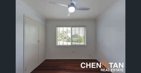 Spacious Family Home with Pool, Multiple Living Areas & Exceptional Parking - Photo 3