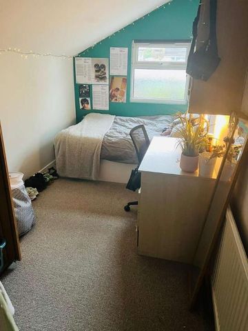 Frederick Grove: Bedroom House, NG7 - Photo 5