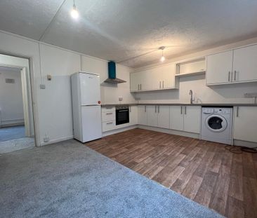 3 bedroom flat to rent - Photo 6