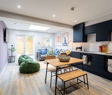 Luxury 6-bedroom, en-suite bathroom Student House! Room 6 - Photo 6