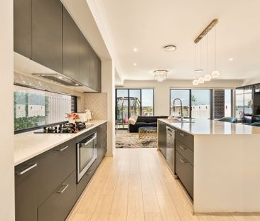 LAKESIDE BEAUTY WITH A POOL - Photo 2