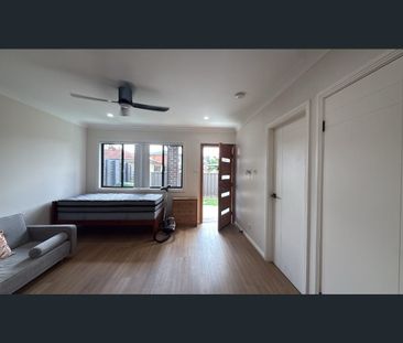 Property for Rent//Walk to station - Photo 2