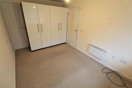 2 bedroom mews to rent - Photo 5