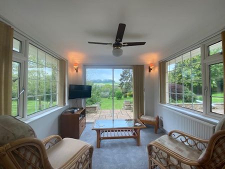 4 bedroom detached bungalow to rent - Photo 3