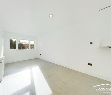 5 bedroom detached house to rent - Photo 2