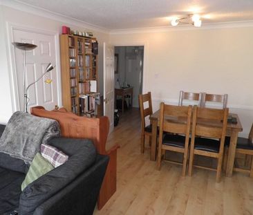 2 bedroom end of terrace house to rent - Photo 2