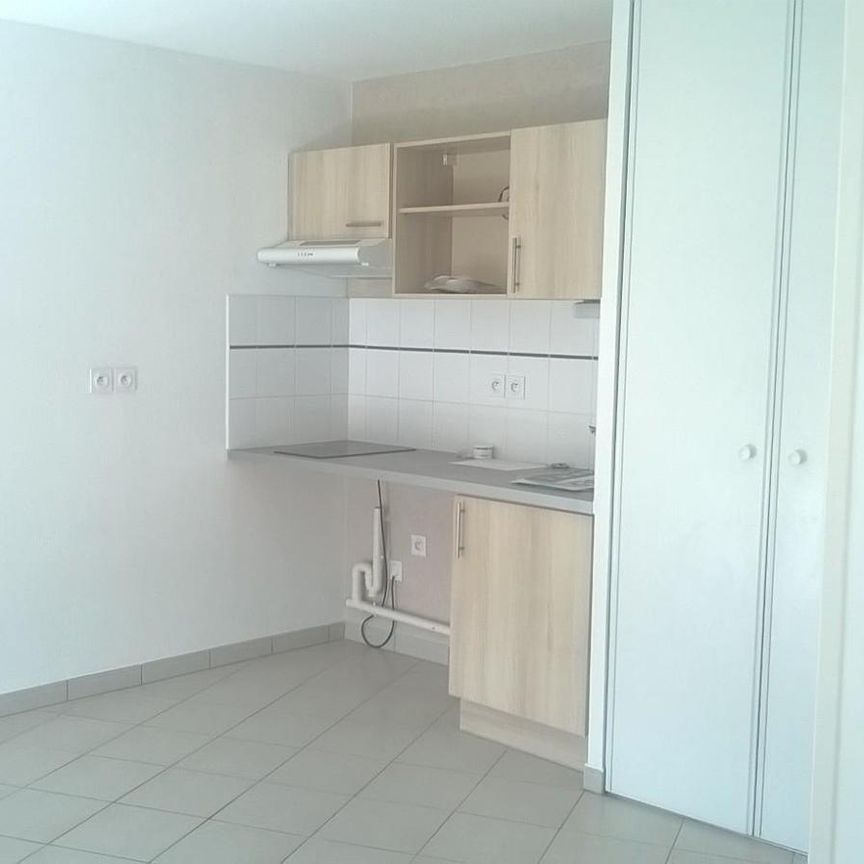 Location Appartement 3 pièces 52m² VAYRES 33870 - Photo 1