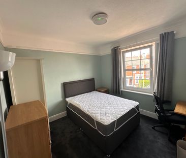 6 bedroom house - Photo 1