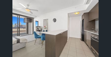 Modern Apartment in Prime Fortitude Valley Location - Photo 4