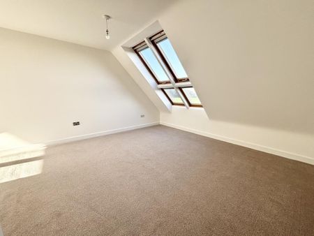 4 bedroom detached house to rent - Photo 2