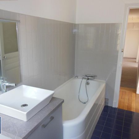 Location Appartement 5 pièces 119m² MACON 71000 - Photo 4