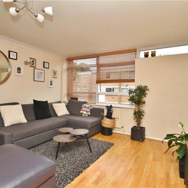 Moorholme, Woking - 2 bedrooms Property for lettings - Seymours - Photo 1