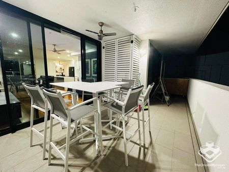 City & River Views - INNER CITY LIVING AT ITS BEST! - Photo 5