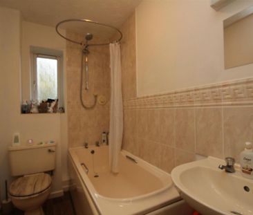 2 bedroom end of terrace house to rent - Photo 5