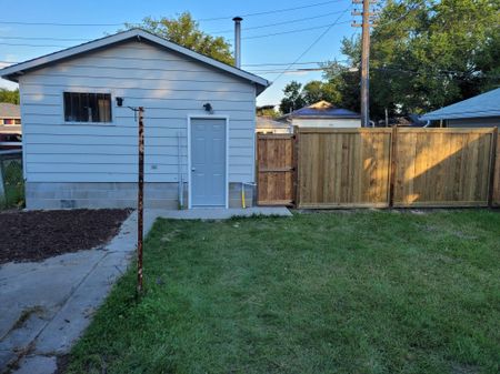 2124 ABBOTT 2 BEDROOMS - Photo 5