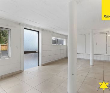 Stylish Family Home in Sought-After New Lynn - Photo 5