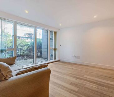 Modern one bedroom apartment on the ground floor - Photo 1