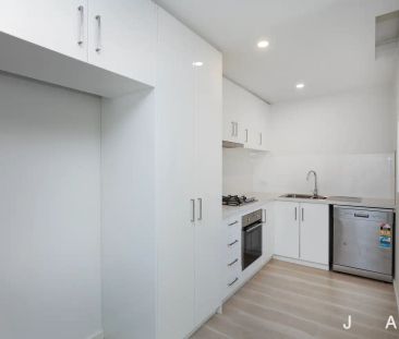 “Contemporary Comfort in the Heart of West Footscray” - Photo 6