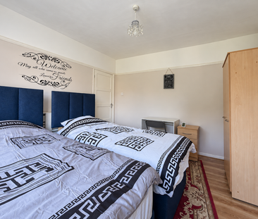 1 bedroom in a house share to rent - Photo 3