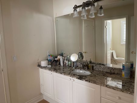 For Lease - 21 Ormsby Court Unit# 2nd Floor Bedroom, Richmond Hill, Ontario - Photo 3