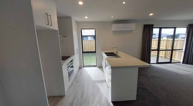 Stylish home in Ravenswood!! - Photo 1