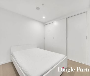 Stylish Two-Bedroom Apartment - Photo 1