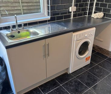 £1,250 PCM, Newly Refurbished Two Bedroom House with Enclosed Garde... - Photo 4