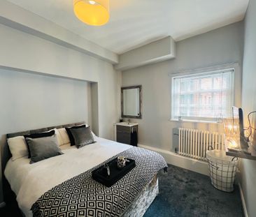 Duke Street - Professional house share with roof terrace, located o... - Photo 2