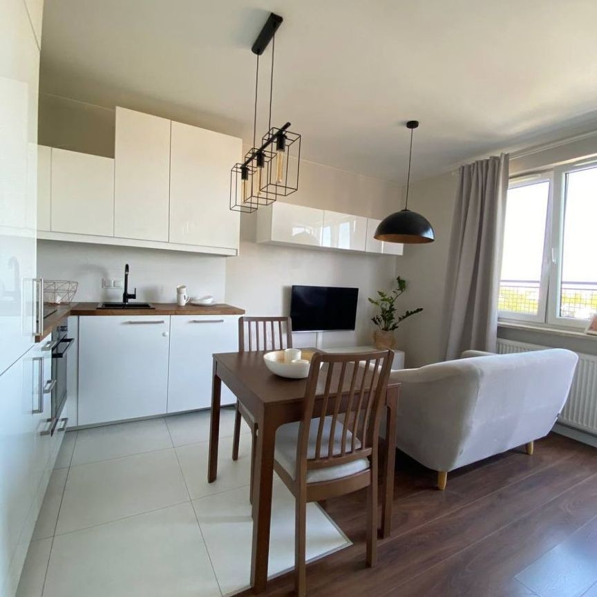 Wynajem, 2 pokoje, parking, tramwaj, duża loggia - Фото 1