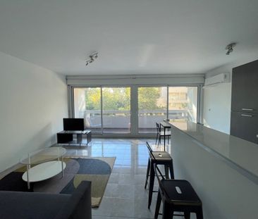 Location Appartement 1 pièce 32m² MARSEILLE 8ème - Photo 2