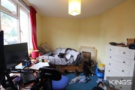 4 bedroom semi-detached house to rent - Photo 3