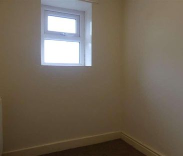 East Parade, Steeton, BD20 - Photo 2